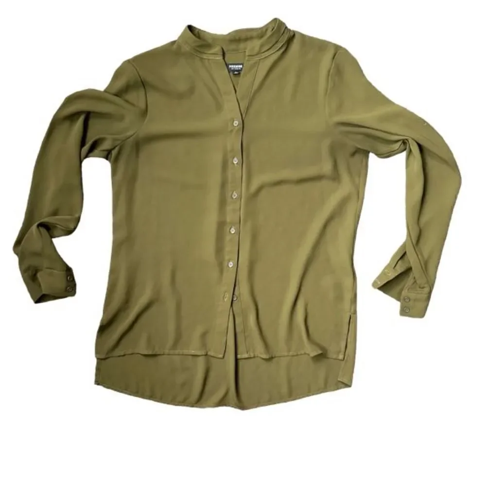 Premise Studio Women Long Sleeve Olive Button Down Blouse S‎
